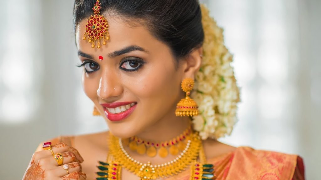 Maquillaje y Peinado Hindú - Universo Hindu